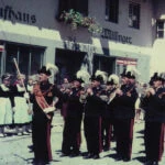 Der Vater als Kapellmeister in der alten Tracht