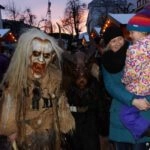 Kinderkrampusse erschrecken Kinder
