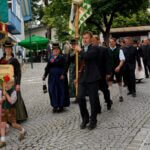 Bäuerinnen mit Bauern