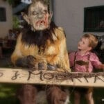 Furchtlos nähert sich Matthias Huber dem Krampus