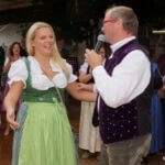 Das moderne Dirndl hat trotz der feschen Trägerin nicht gesiegt