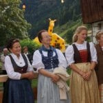 Die Dirndl warten gespannt auf die Entscheidung