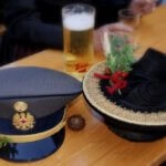 Harmonisches Duo: Rotes Kreuz und Trachtenfrauen. Nächstes Jahr Kameradin?