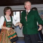 Smaragddirndl mit passendem Herrnjanker (von BK Obmann Kirchner)