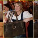 Bäuerin hält eine Tasche, umgeben von weiteren Handtaschen, fröhliche Stimmung im Gasthof.