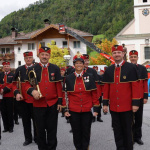 Musikverein in festlicher Kleidung während einer Veranstaltung in Lend, Österreich.